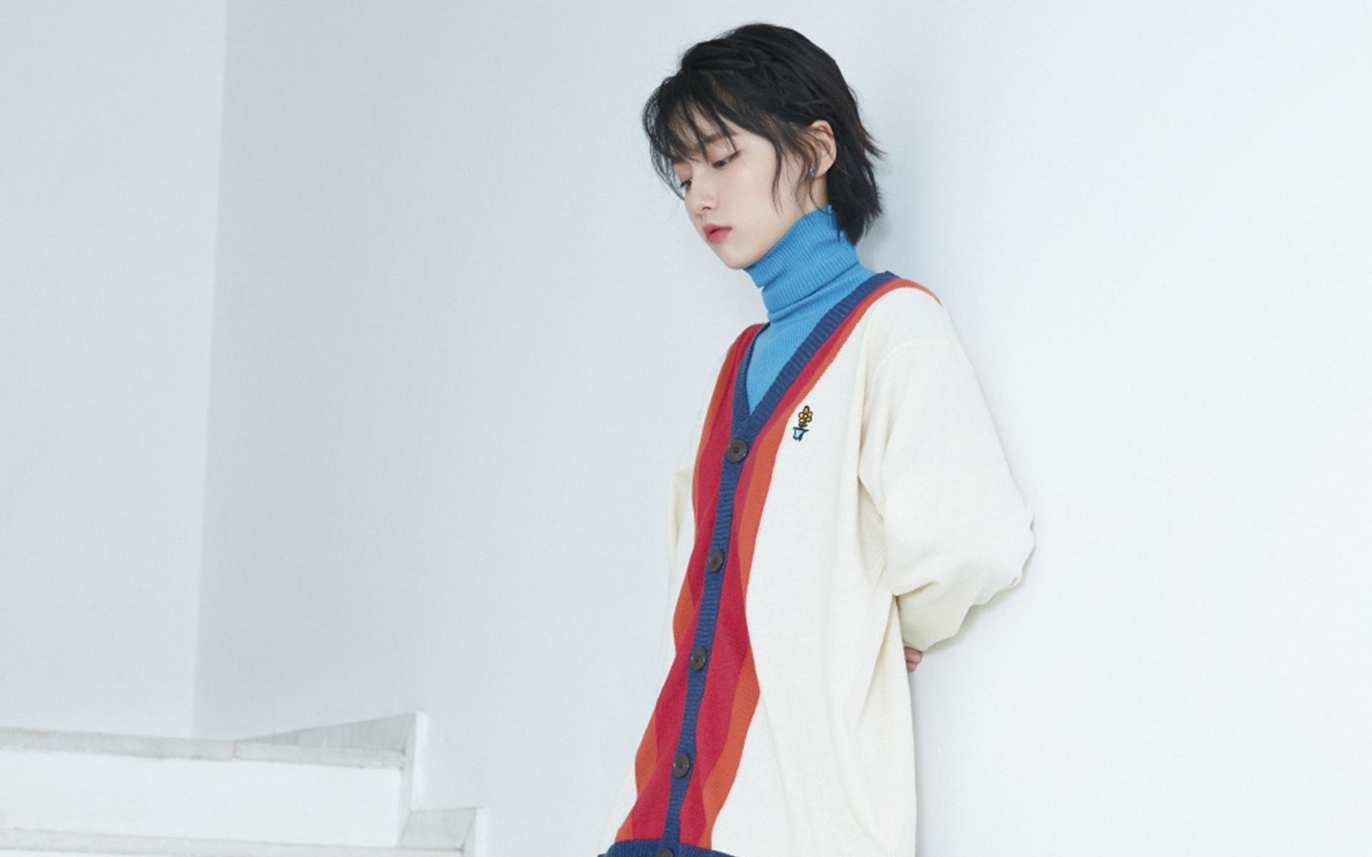 随机意大利骑手多米安·米歇尔斯在2024年巴黎奥运会盛装舞步比赛中获得第六名，展现坚韧精神。