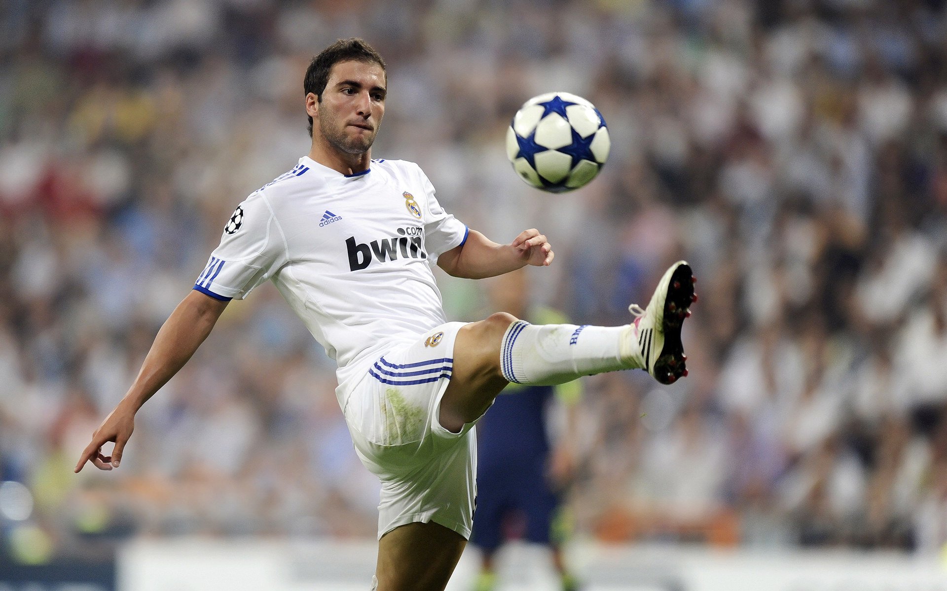 随机上海上港再胜一场，加强领先优势，上海港战略地位