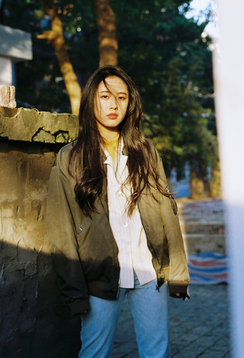 随机女足比赛中，中国队员李某表现出色，助球队取胜，中国女足被问责