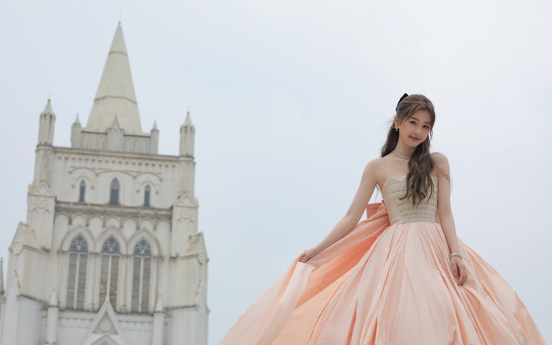 以足球为主题的社区文化建设步伐加快,增强邻里关系,以足球文化为主题的绘画